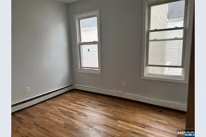 590 Hawthorne Avenue 2nd Floor #2nd Floor, Newark, NJ 07112 - Photo 8