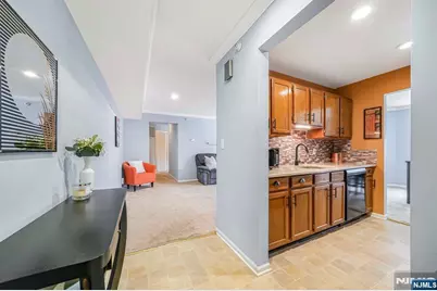 4-2 Vernon Court, Waldwick, NJ 07463 - Photo 2