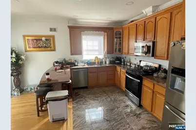 248 Kingsland Avenue 1 #1, Lyndhurst Township, NJ 07071 - Photo 4