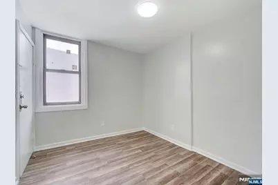 N 14 N 14th Street 8 #8, East Orange, NJ 07017 - Photo 2