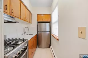 239 Crescent Ln 8, Cliffside Park, NJ 07010 - Photo 4