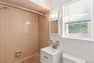 239 Crescent Ln 8, Cliffside Park, NJ 07010 - Photo 10