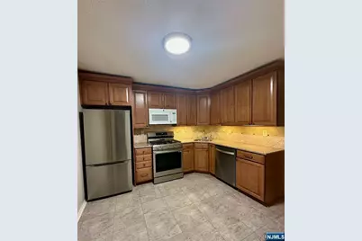 499 Quince Court, Mahwah, NJ 07430 - Photo 2