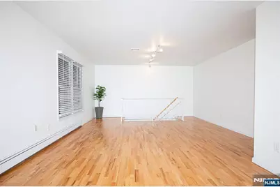 2052 Hoefleys Lane, Fort Lee, NJ 07024 - Photo 8