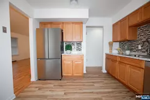 2052 Hoefleys Ln, Fort Lee, NJ 07024 - Photo 4