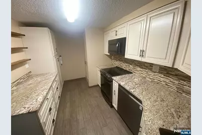 1836 Harmon Cove Tower 1836 #1836, Secaucus, NJ 07094 - Photo 6