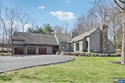 11 Carlough Road, Upper Saddle River, NJ 07458 - Photo 2