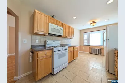 637 8th Street 1 #1, Lyndhurst Township, NJ 07071 - Photo 4