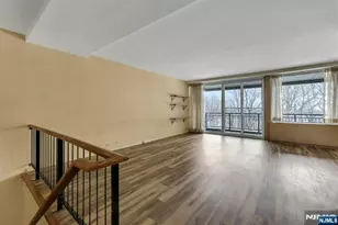 2 Horizon Rd, Fort Lee, NJ 07024 - Photo 10