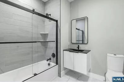 2021 Jones Road 205 #205, Fort Lee, NJ 07024 - Photo 4