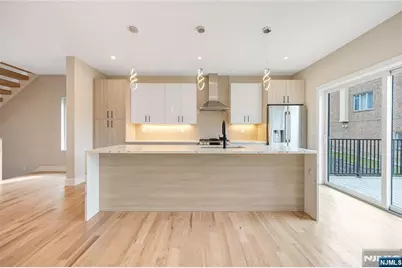 428 Lafayette Avenue, Cliffside Park, NJ 07010 - Photo 12