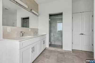 2 Executive Drive 812 #812, Fort Lee, NJ 07024 - Photo 12