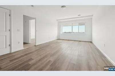 2 Executive Drive 817 #817, Fort Lee, NJ 07024 - Photo 6