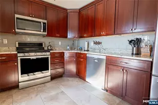 37 Boston Ct 311, Newark, NJ 07103 - Photo 4