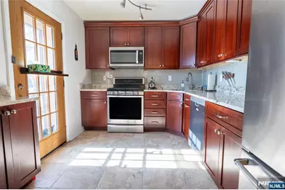 37 Boston Court 311 #311, Newark, NJ 07103 - Photo 2