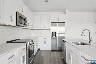 2 Executive Drive 918 #918, Fort Lee, NJ 07024 - Photo 8