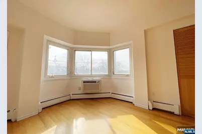 333 Grand Avenue 4B #4B, Palisades Park, NJ 07650 - Photo 6