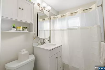 21-10 Carlisle Place, Fair Lawn, NJ 07410 - Photo 10