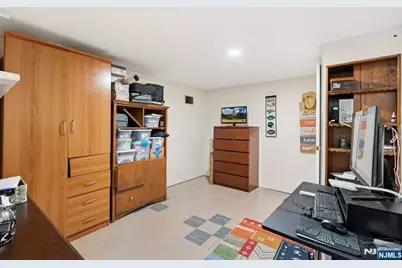 21-10 Carlisle Place, Fair Lawn, NJ 07410 - Photo 20