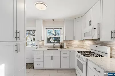 21-10 Carlisle Place, Fair Lawn, NJ 07410 - Photo 8