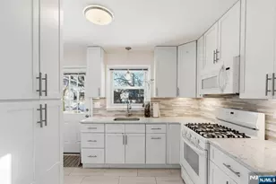 21-10 Carlisle Pl, Fair Lawn, NJ 07410 - Photo 8