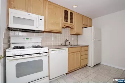 401 Pleasant Avenue, New Milford, NJ 07646 - Photo 10