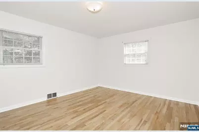 401 Pleasant Avenue, New Milford, NJ 07646 - Photo 12