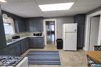 105 Parkview Avenue, Elmwood Park, NJ 07407 - Photo 2
