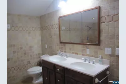 209 Tremont Avenue, Fort Lee, NJ 07024 - Photo 10