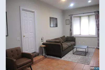 209 Tremont Avenue, Fort Lee, NJ 07024 - Photo 8