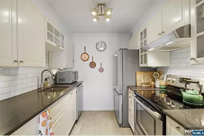 300 Main Street 413 #413, Little Falls Township, NJ 07424 - Photo 14