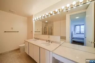 100 Carlyle Dr 16Es, Cliffside Park, NJ 07010 - Photo 18