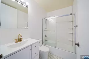 100 Carlyle Dr 16Es, Cliffside Park, NJ 07010 - Photo 20
