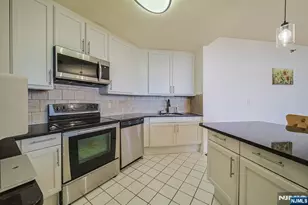 100 Carlyle Dr 16Es, Cliffside Park, NJ 07010 - Photo 28