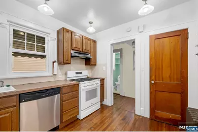 145 Cleveland Avenue, Hasbrouck Heights, NJ 07604 - Photo 14