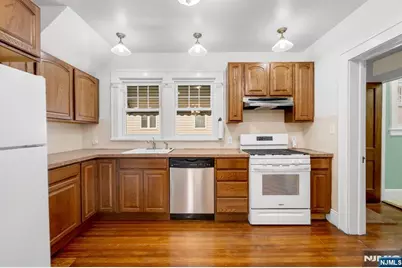 145 Cleveland Avenue, Hasbrouck Heights, NJ 07604 - Photo 12