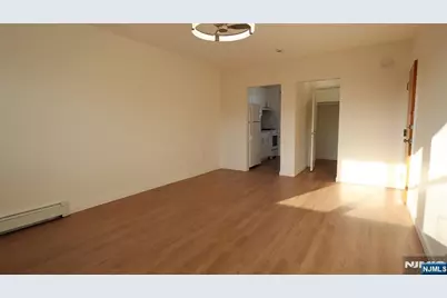 100 Broad Avenue 3B #3B, Palisades Park, NJ 07650 - Photo 4