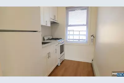 100 Broad Avenue 3B #3B, Palisades Park, NJ 07650 - Photo 6