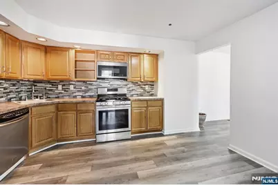 246 Matthews Drive 246 #246, Newark, NJ 07103 - Photo 18