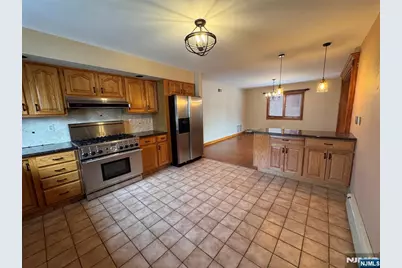 567 Kingsland Avenue 1 #1, Lyndhurst Township, NJ 07071 - Photo 4