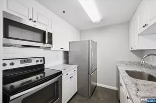 65 2nd Street 1006, Jersey City, NJ 07302 - Photo 14