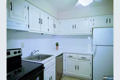 15 Cottage Street 19 3A #19 3A, Midland Park, NJ 07432 - Photo 18