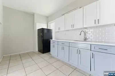 39 Blum Street, Newark, NJ 07103 - Photo 8