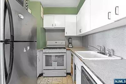 2000 Linwood Avenue 17H #17H, Fort Lee, NJ 07024 - Photo 14