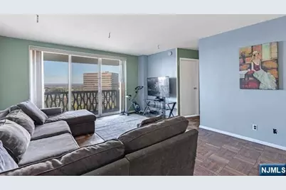 2000 Linwood Avenue 17H #17H, Fort Lee, NJ 07024 - Photo 6