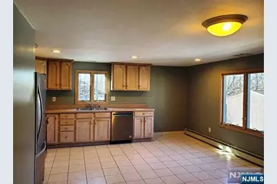 44 Chamberlain Avenue 2nd Floor #2nd Floor, Elmwood Park, NJ 07407 - Photo 4