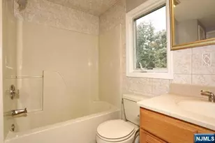 44 Chamberlain Ave 2nd Floor, Elmwood Park, NJ 07407 - Photo 16