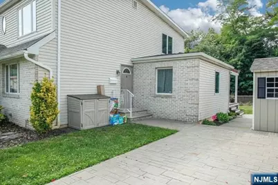 44 Chamberlain Avenue 2nd Floor #2nd Floor, Elmwood Park, NJ 07407 - Photo 2