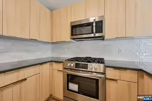 348 Baldwin Ave 209, Jersey City, NJ 07306 - Photo 6