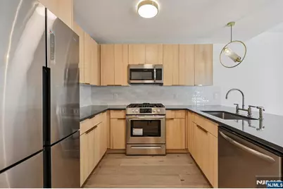 348 Baldwin Avenue 209 #209, Jersey City, NJ 07306 - Photo 1